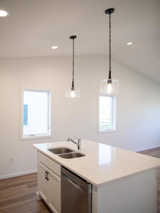 6728 Meadow View Dr S, Fargo, ND 58104 - photo 5