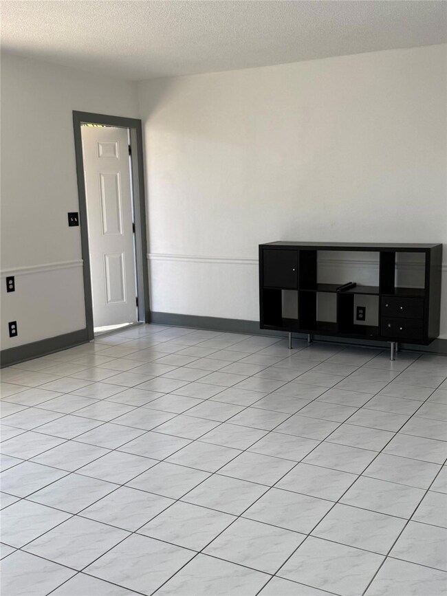 413 SW 8th St, Hallandale Beach, FL 33009 - photo 5