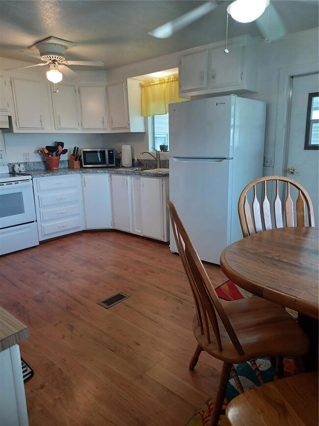 34620 Sweetpea Ln, Zephyrhills, FL 33541 - photo 6