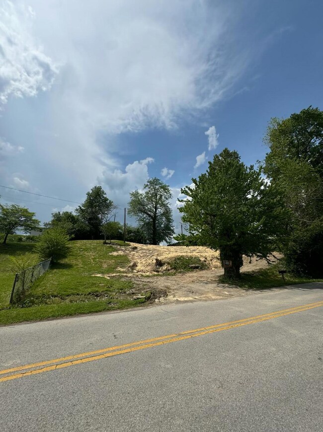 526 Balmoral Rd, Middlesboro, KY 40965 - photo 5