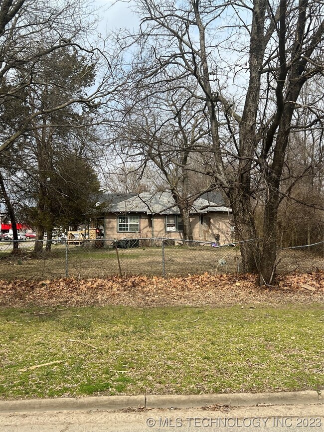 113 N Kern Ave, Okmulgee, OK 74447 - photo 4