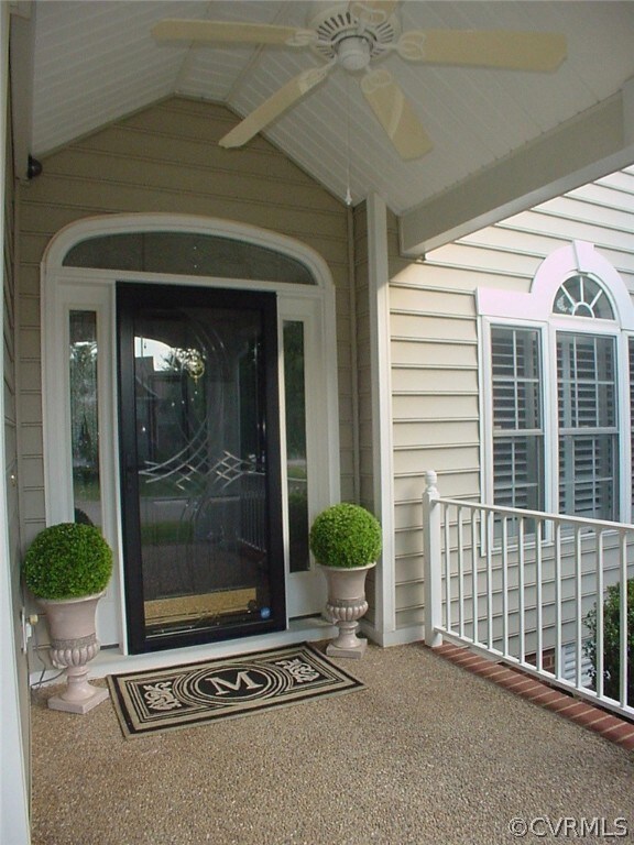upgraded front door w/ beveled glass side lights t