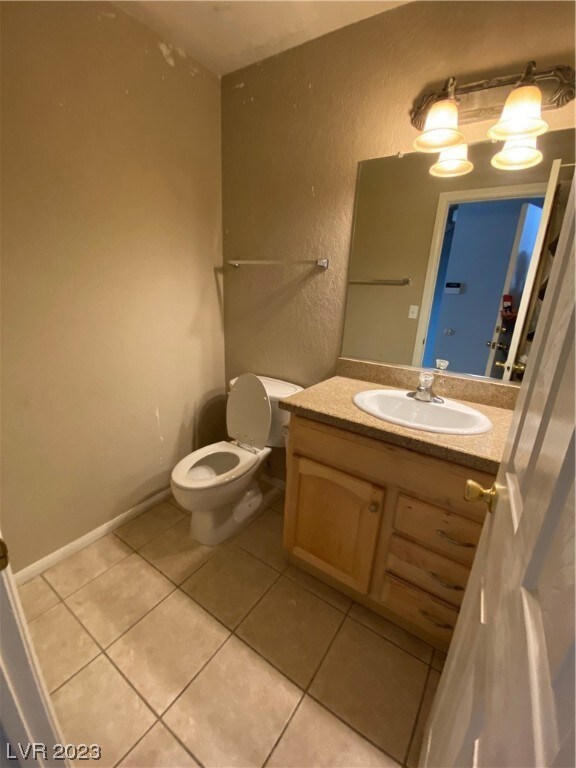 DOWNSTAIRS POWDER ROOM.