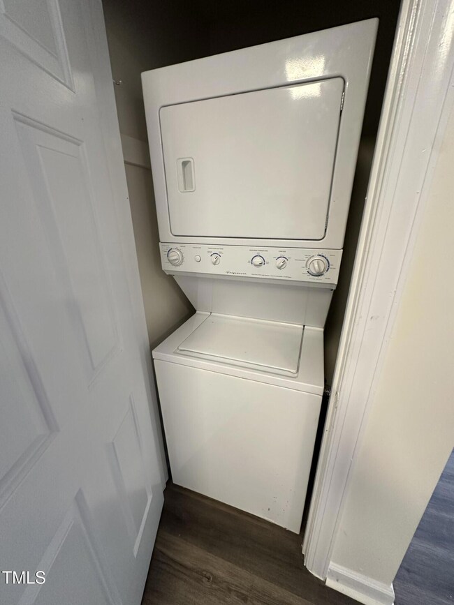 3533 Ivy Commons Dr unit 302, Raleigh, NC 27606 - photo 5