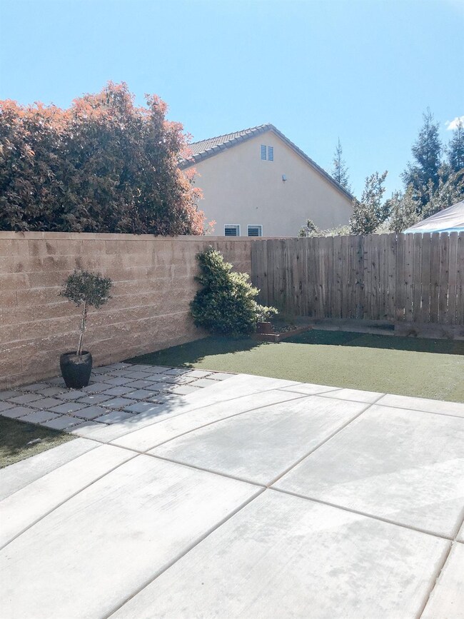 3233 Monviso Ln, Clovis, CA 93619 - photo 5