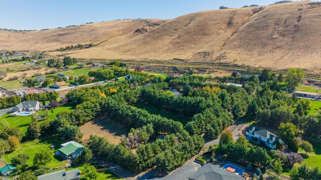 887 PRSE Badger Canyon, Kennewick, WA 99338 | Homes.com