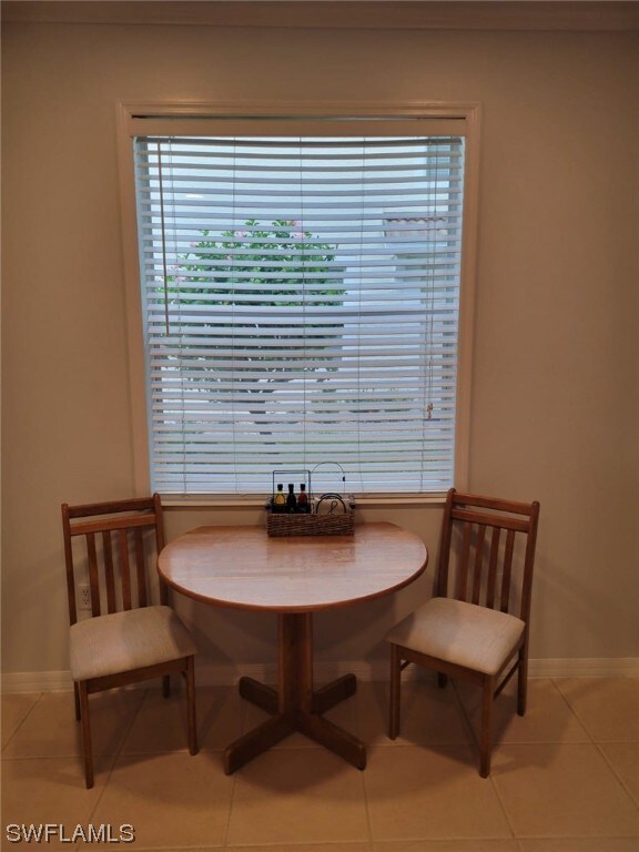 993 Hampton Cir unit 122, Naples, FL 34105 - photo 5