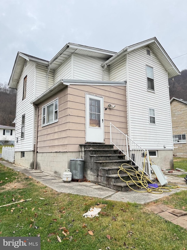 192 Carroll Ave, Keyser, WV 26726 - photo 5