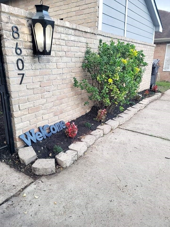 8607 Chestnut Forest Dr, Houston, TX 77088 - photo 7