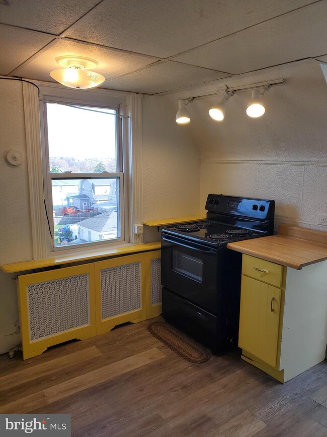 2502 Erdman Ave unit 3, Baltimore, MD 21213 - photo 3