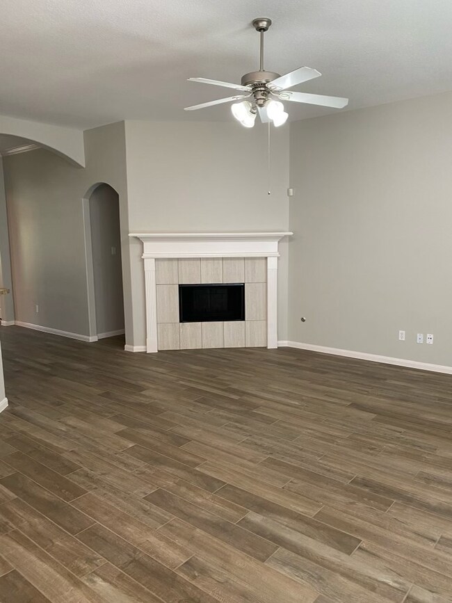 30514 N Sulphur Creek Dr, Magnolia, TX 77355 - photo 2