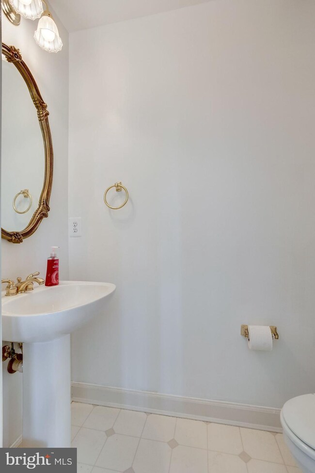 20957 Martingale Square, Sterling, VA 20165 - photo 6