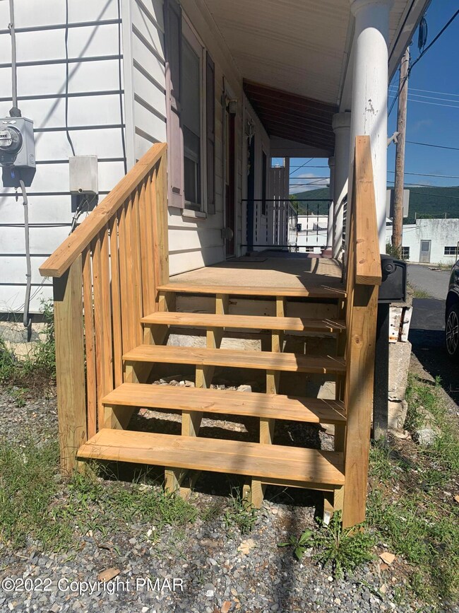 369 East Aly N, Lehighton, PA 18235 - photo 4