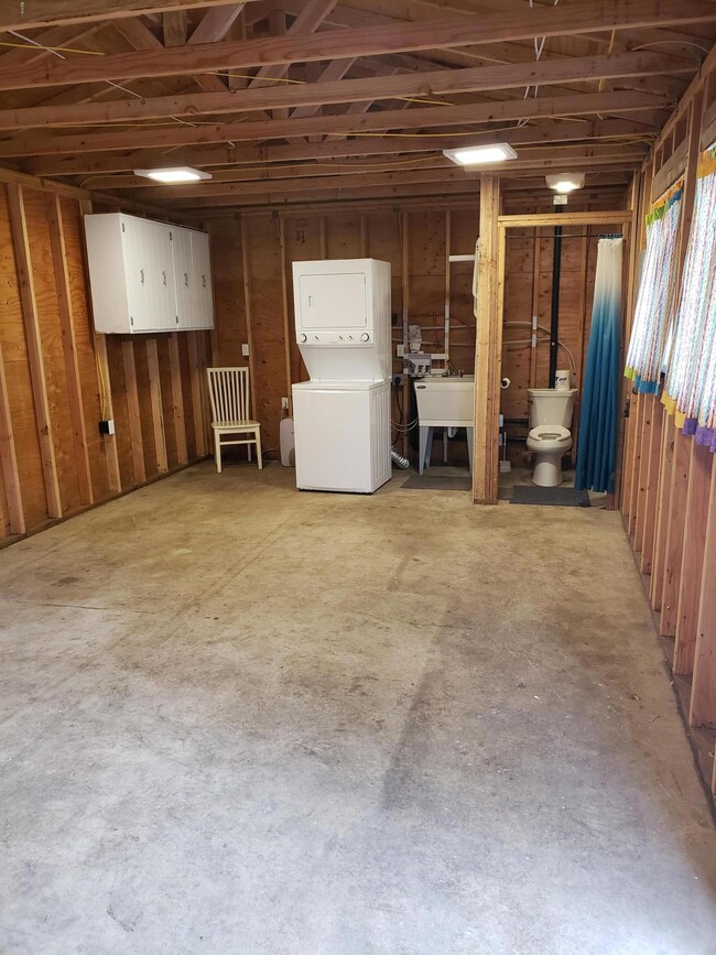 Shop pic 2 with Laundry Area