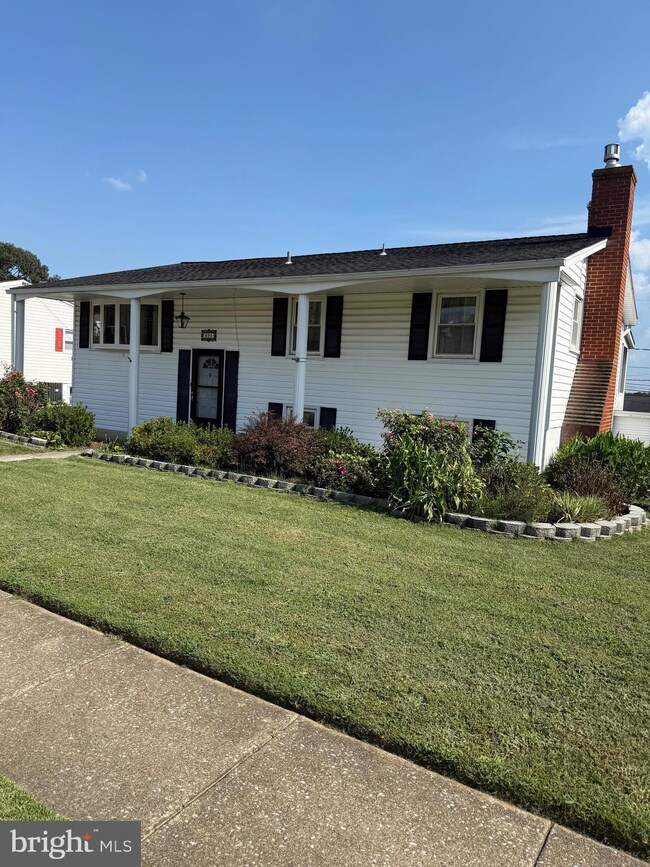 895 Gordon Dr, Glen Burnie, MD 21061 - photo 2