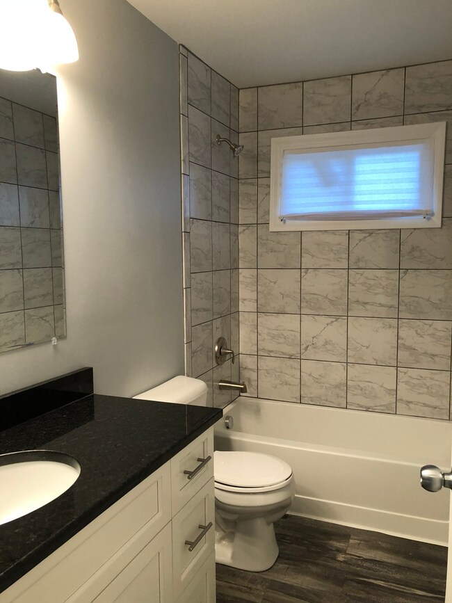 922 Wampum Ct, Carol Stream, IL 60188 - photo 3