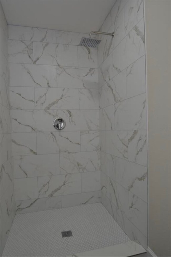 8714 Spaulding St, Houston, TX 77016 - photo 5