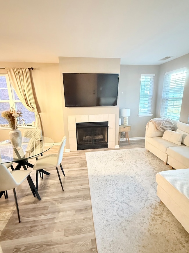 649 W Division St unit B, Chicago, IL 60610 - photo 2