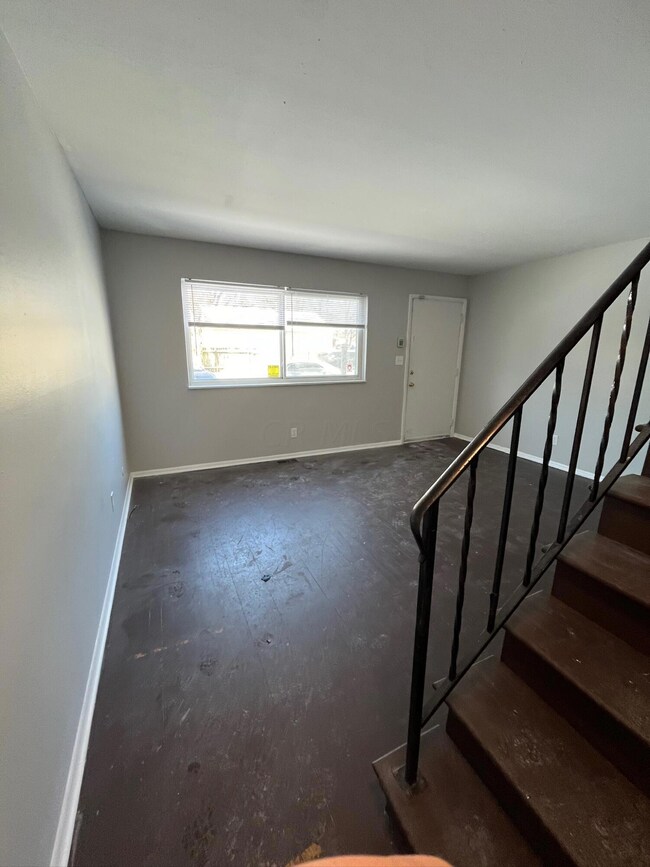 1982 Dunbar Dr unit A, Columbus, OH 43224 - photo 2