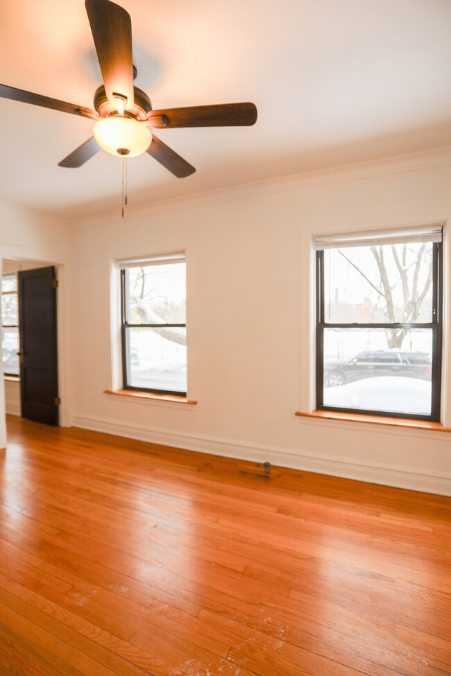 2005 W Argyle St unit 1, Chicago, IL 60625 - photo 6