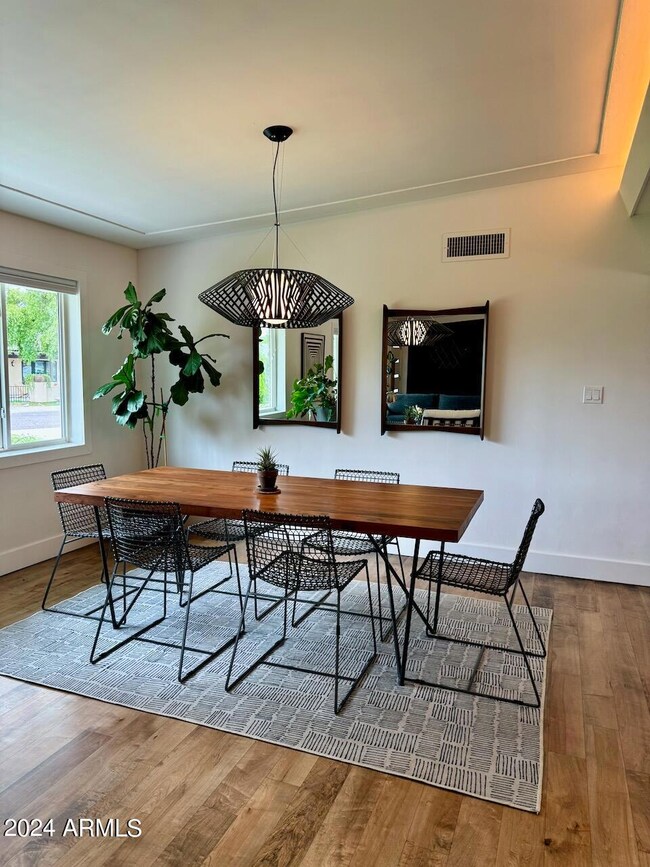 FORMAL DINING