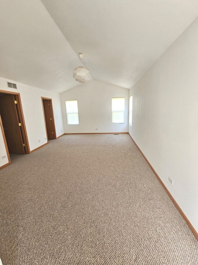 6739 Slate Dr unit 914, Carpentersville, IL 60110 - photo 7