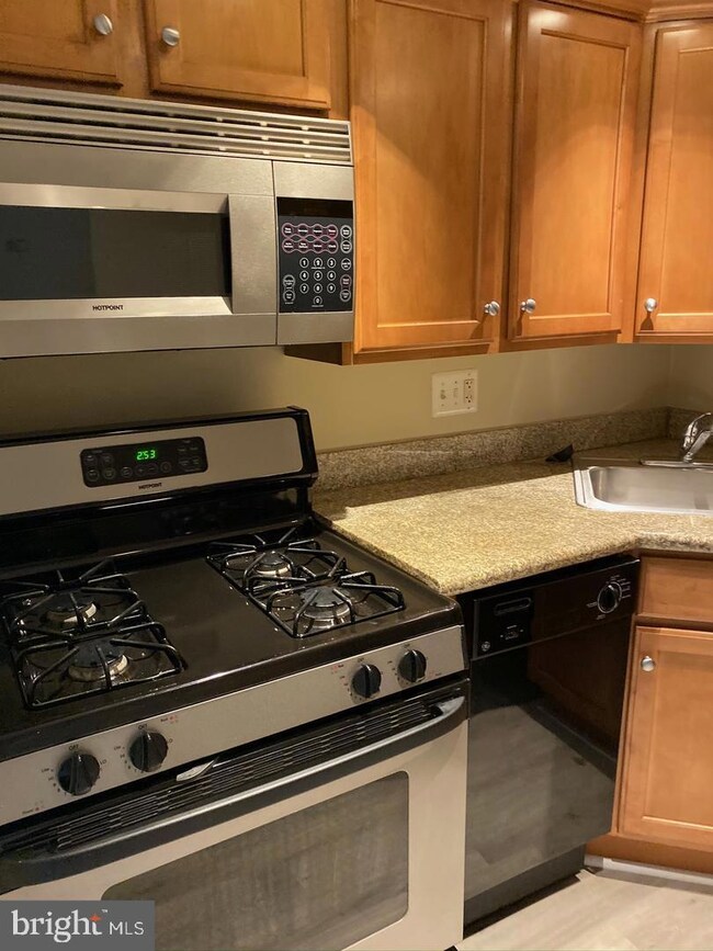 610 Main St unit 401, Laurel, MD 20707 - photo 3