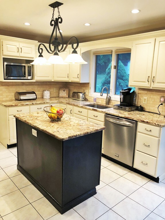 22 Scott Hollow Dr, Holyoke, MA 01040 - photo 3