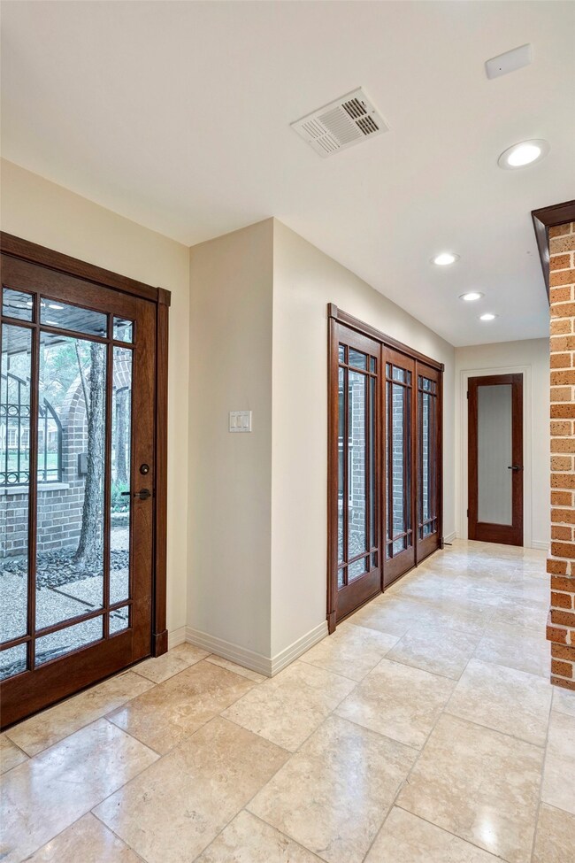 10007 Cedar Creek Dr, Houston, TX 77042 - photo 4