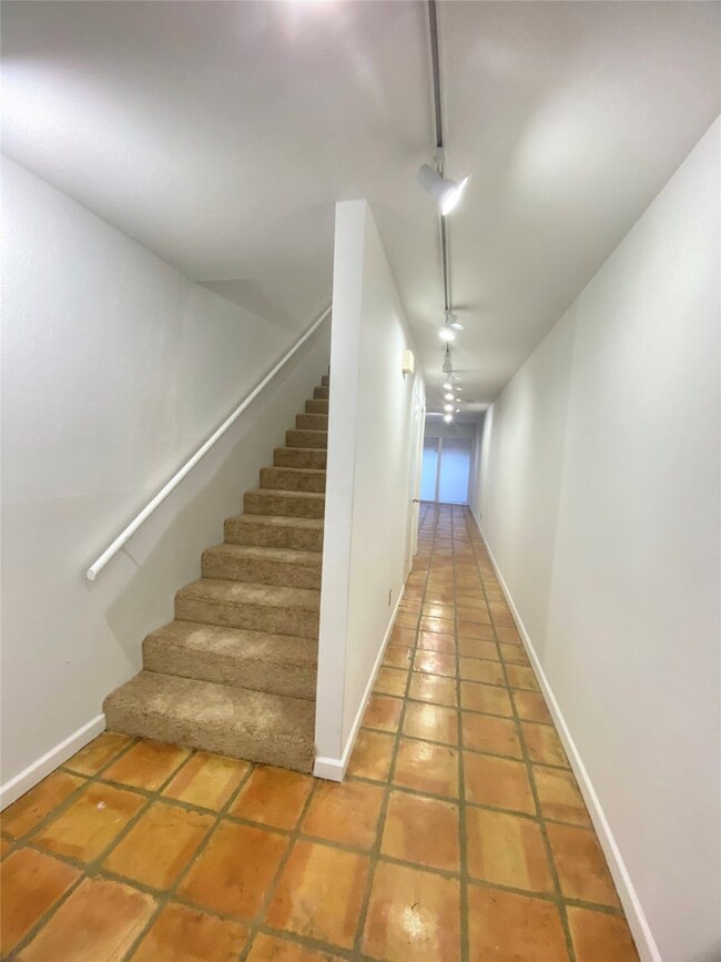 3918 Mandell St, Houston, TX 77006 - photo 2