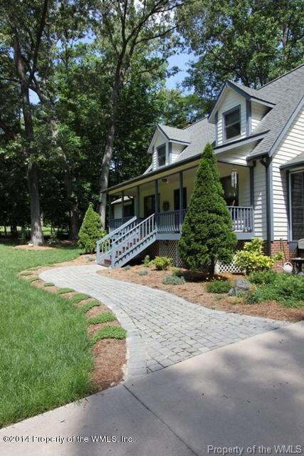 005 Front Walkway