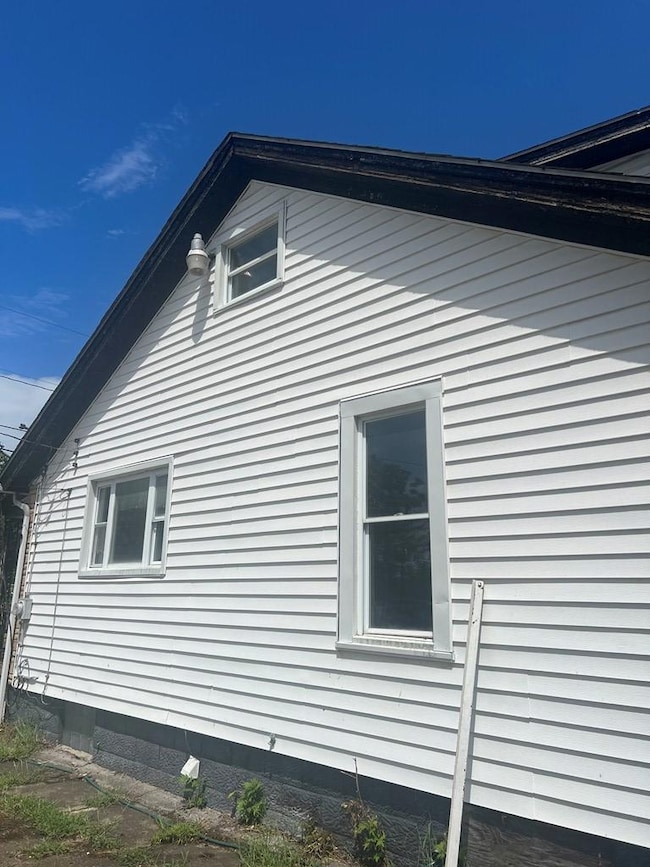 28 Highland Ave, Beech Bottom, WV 26030 - photo 3