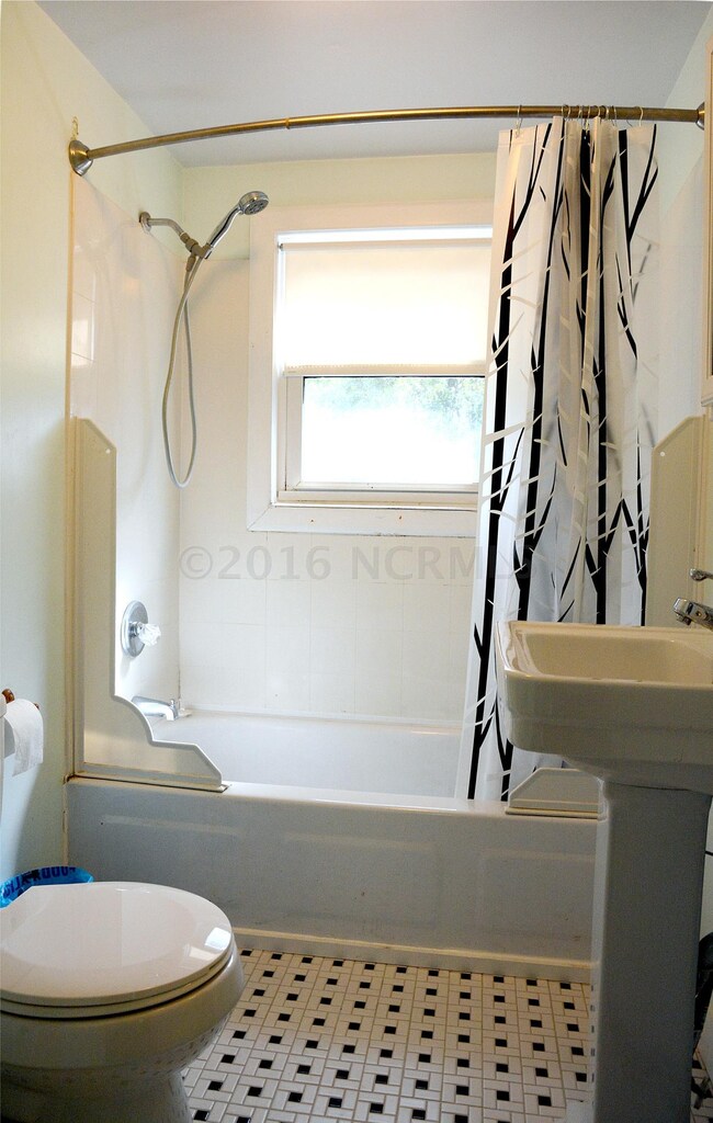 713 W 11th Street, Southport, NC 10-27-1