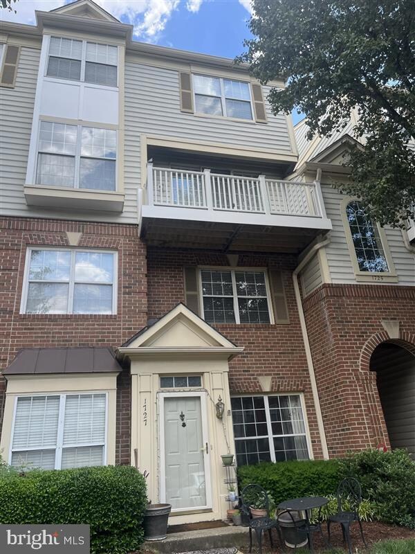 1727 Kingsgate Ct, Alexandria, VA 22302 - photo 4