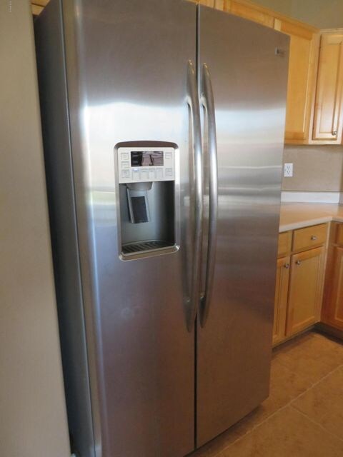 STAINLESS REFRIGERATOR W/WATER & ICE