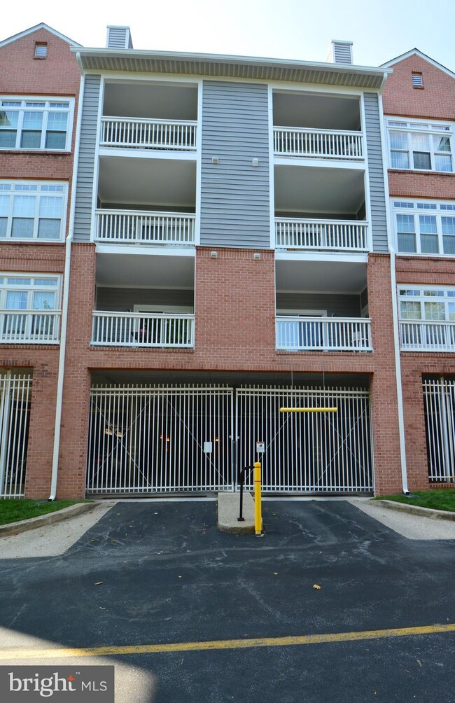 9216 Groffs Mill Dr unit 9216, Owings Mills, MD 21117 - photo 3