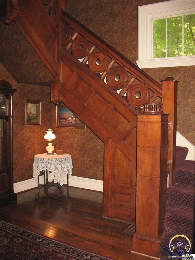 313 SW Greenwood Ave, Topeka, KS 66606 - photo 3