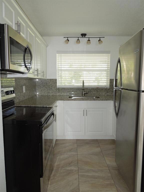 711 N 4th St, Lantana, FL 33462 - photo 4