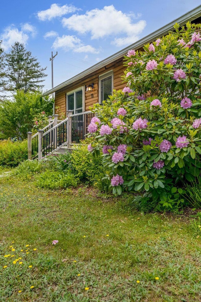 35 Webster Rd, Freeport, ME 04032 - photo 2