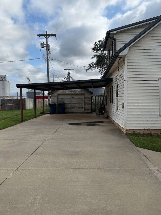 415 W Broadway St, Okeene, OK 73763 - photo 3