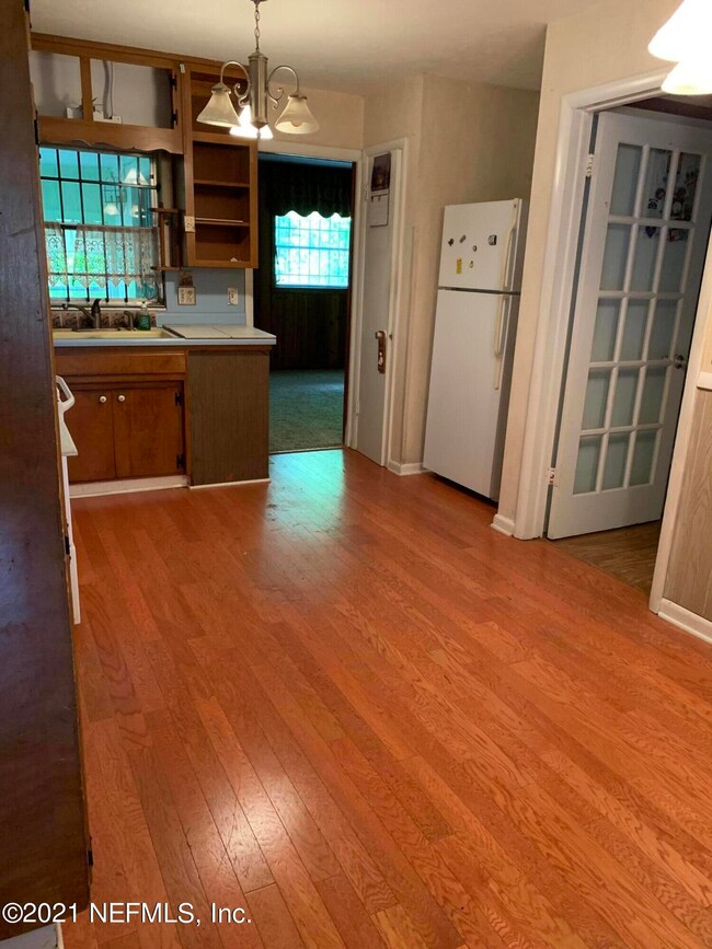 1675 Londonderry Ct, Jacksonville, FL 32210 - photo 2