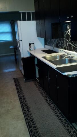 210 Highland kitchen