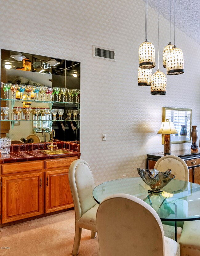 Dining & Bar