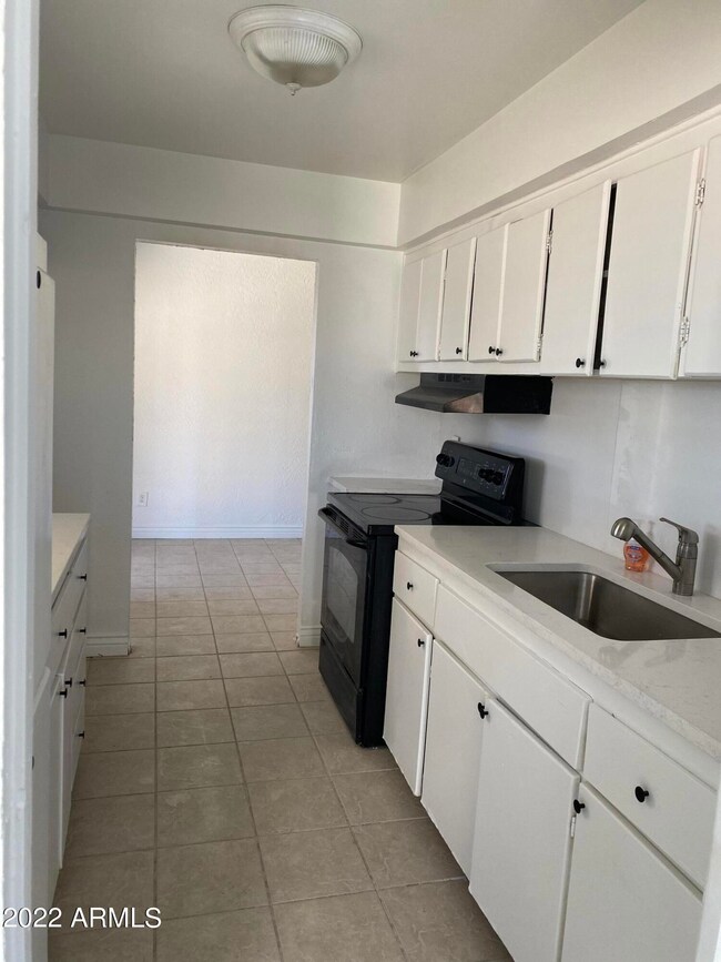 8063 W Weldon Ave, Phoenix, AZ 85033 - photo 7