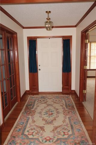 Foyer leads to the dining room as well as the livi