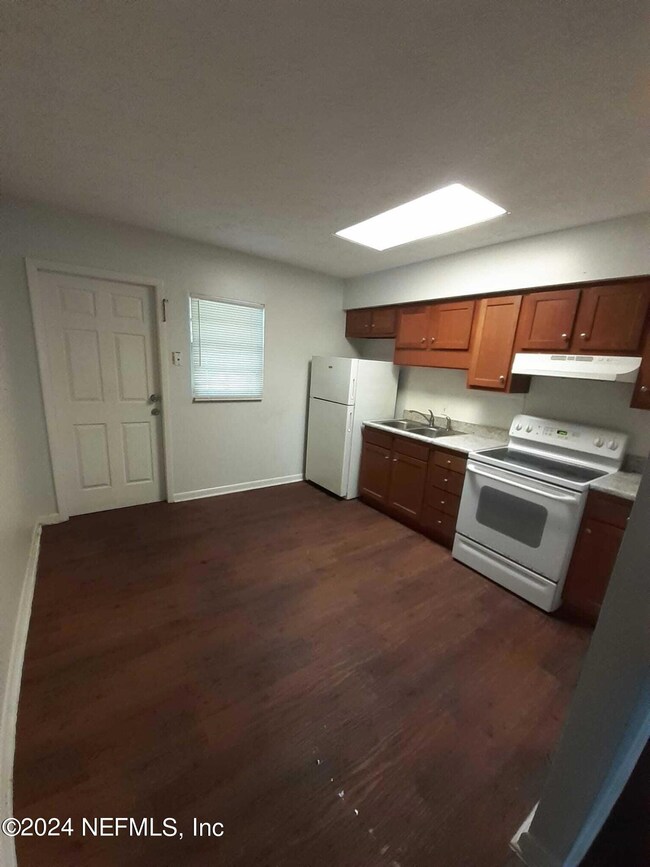 1135 Lake Shore Blvd unit 1137, Jacksonville, FL 32205 - photo 2