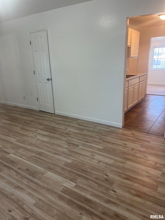 7308 N Pine St, Davenport, IA 52806 - photo 6