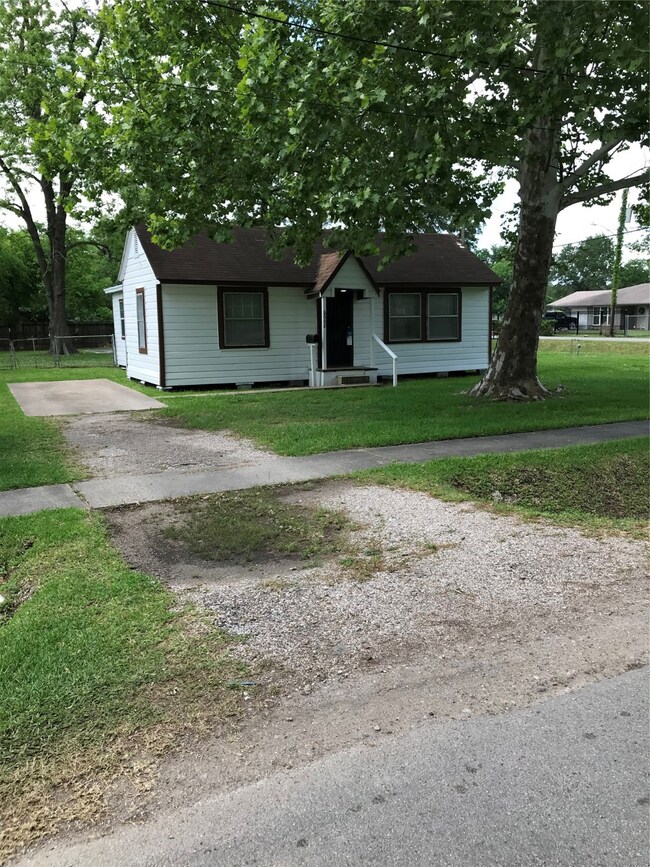 6002 Cruse Rd, Houston, TX 77016 - photo 2