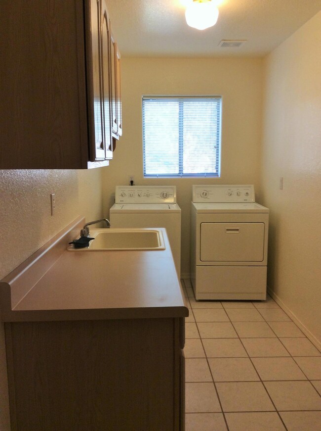 Overland utility room (2)