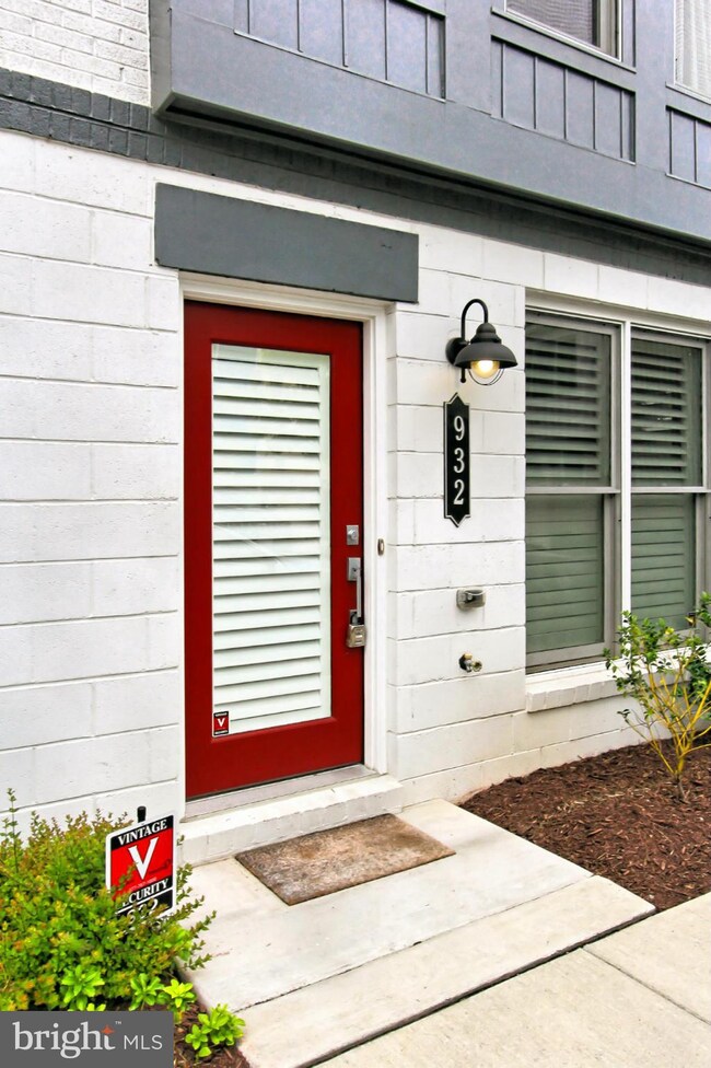 932 Pete Jones Way, Alexandria, VA 22314 - photo 2